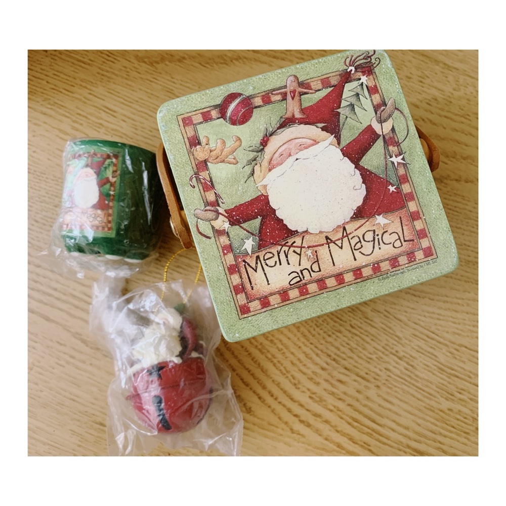 3 FOR $10/Christmas Santa Woven Basket w/Ornaments